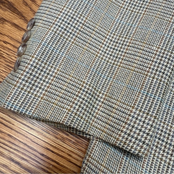 Jos. A. Bank Executive Collection Plaid Sport Coat - Men's 42R (Fits like 40R) - Picture 2 of 5